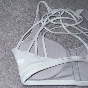 Women’s lululemon super light lime color sports bra